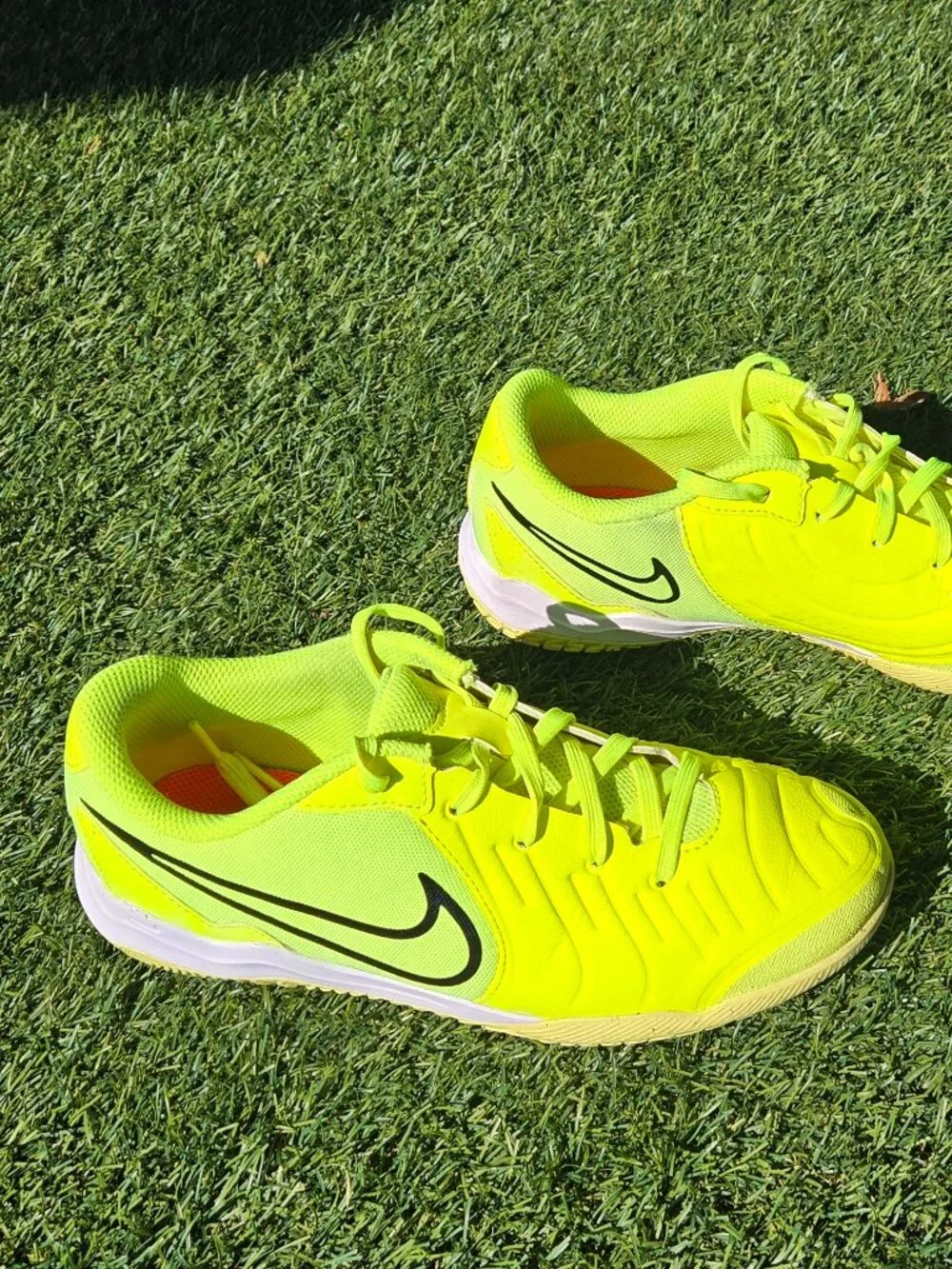Nike Tiempo Indoor/Turf Soccer Shoes Volt Yellow Athletic Cleats Size 4
